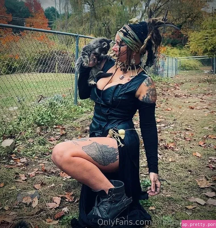 Mama Morrigyn - Photo #04