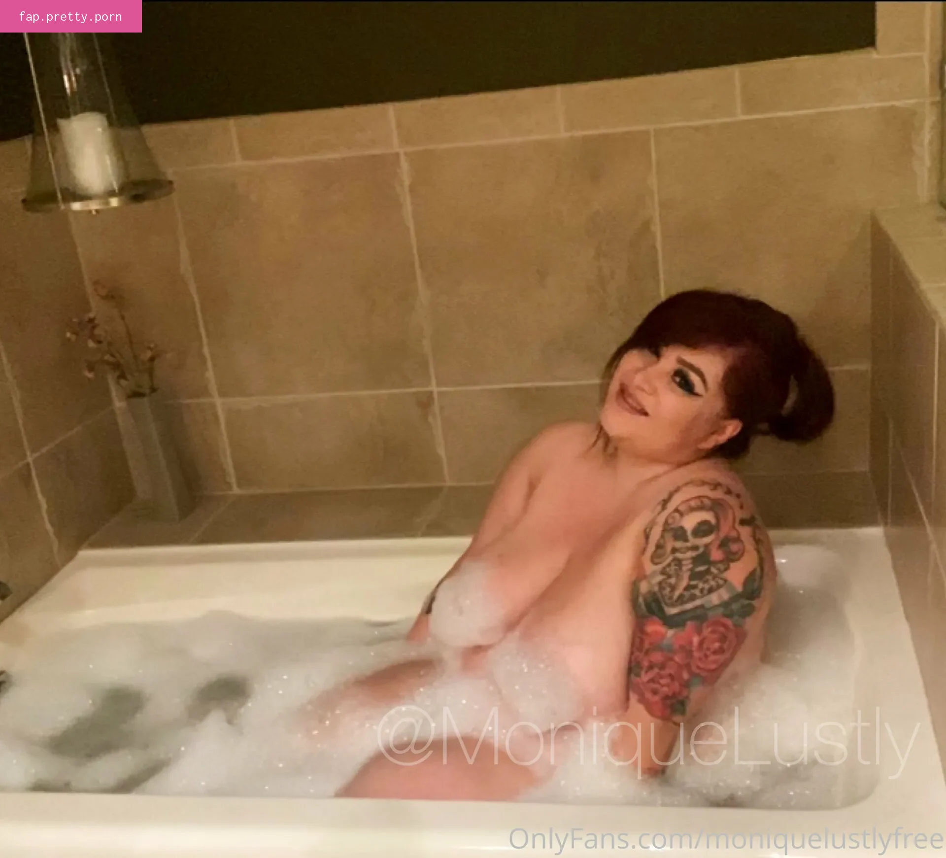 moniquelustlyfree - Photo #35