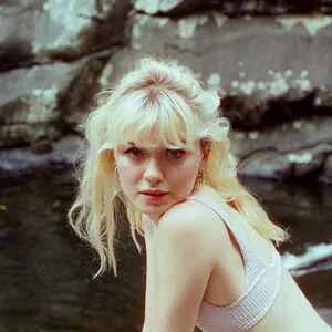 Maisie Peters content