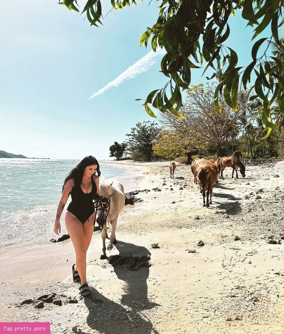 Madison Sinclair - Photo #12