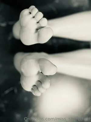 miss_secretfeet content