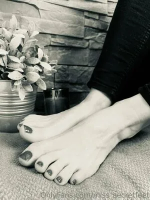 miss_secretfeet content