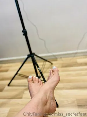 miss_secretfeet content
