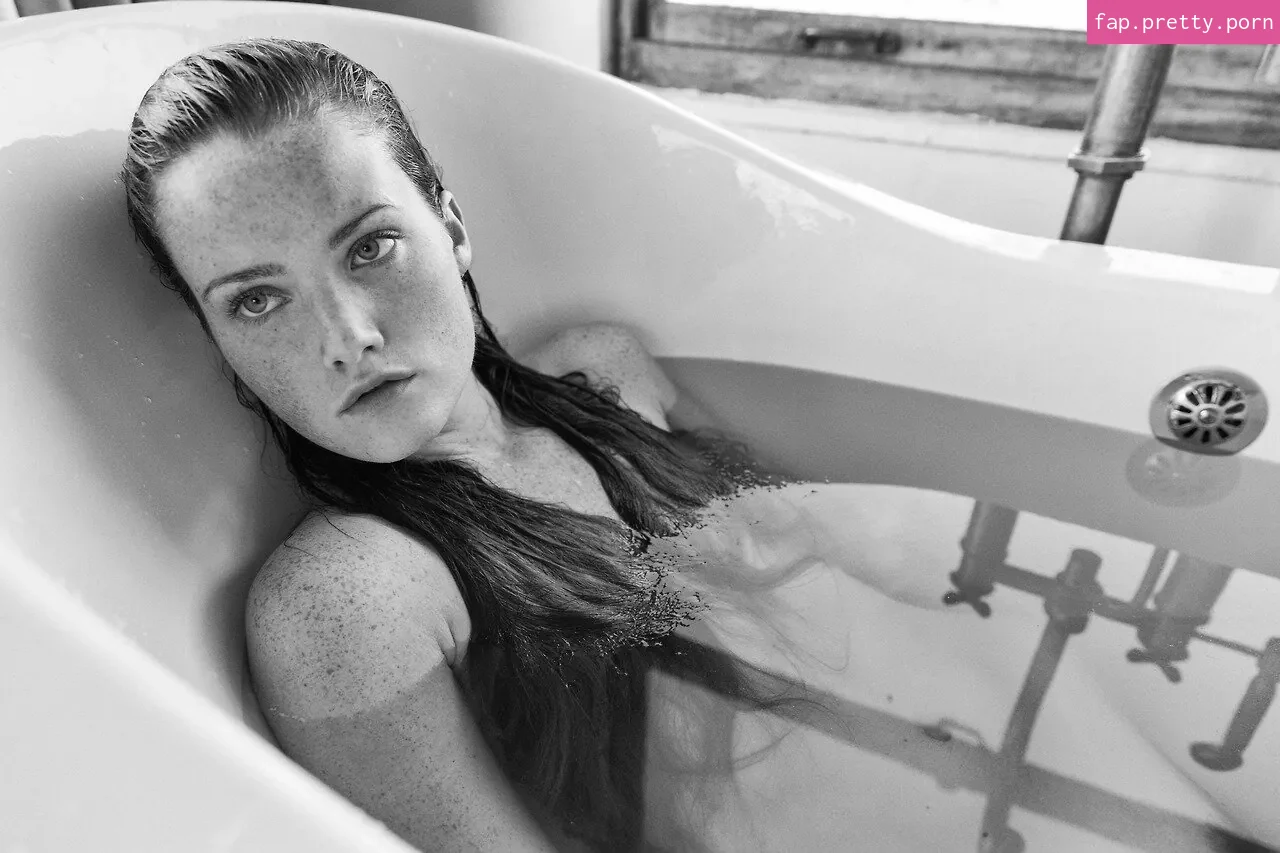 Maggie White - Photo #05