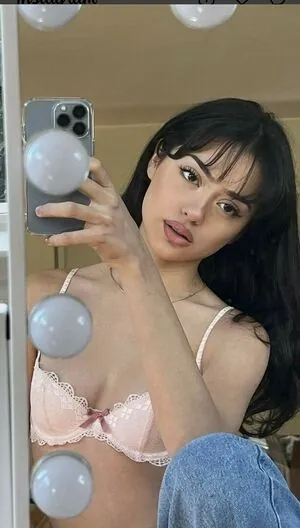 Nailea Devora content