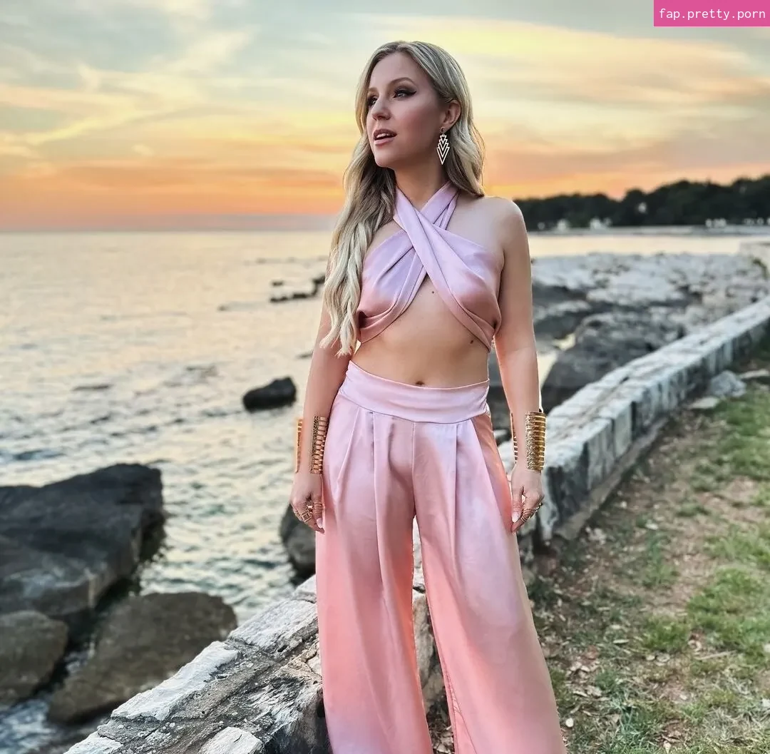 Natalie Holzner - Photo #01