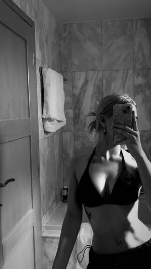 Neea Kuosmanen content