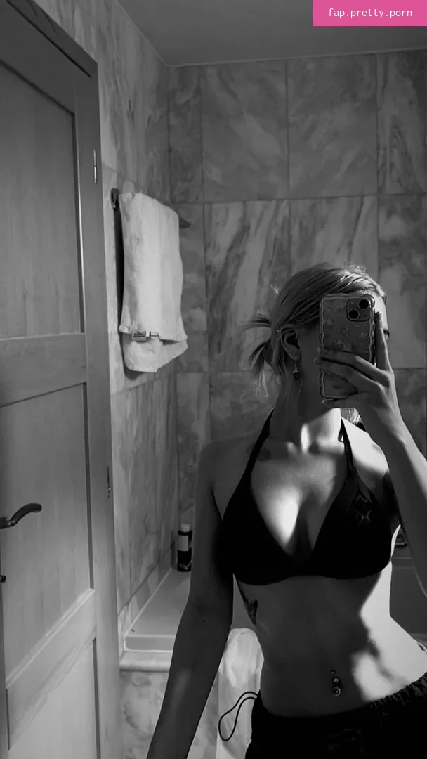 Neea Kuosmanen - Photo #02