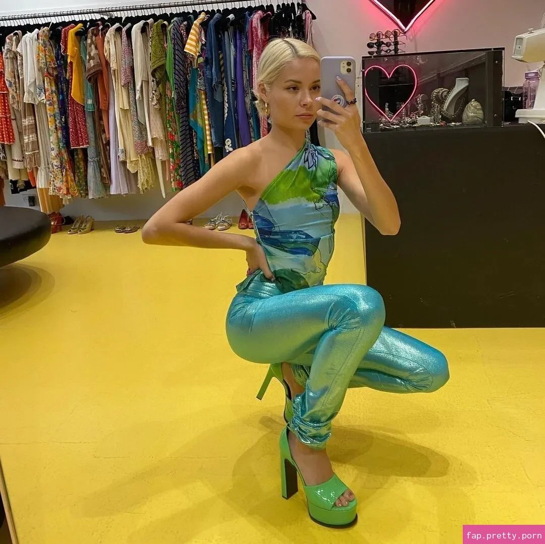 Nina Nesbitt - Photo #10