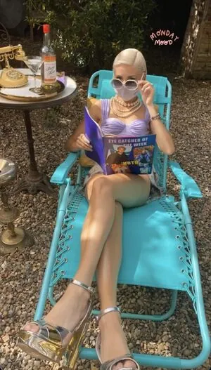 Nina Nesbitt content