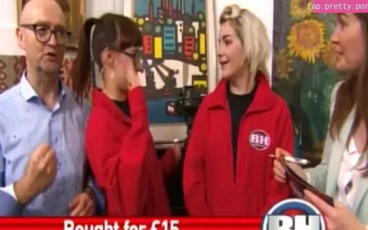 Natasha Raskin-Sharp - Photo #01