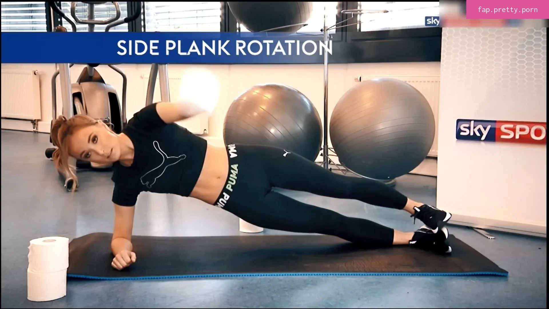 Nele Schenker - Photo #08