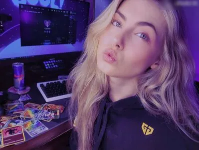 Nicki Taylor content