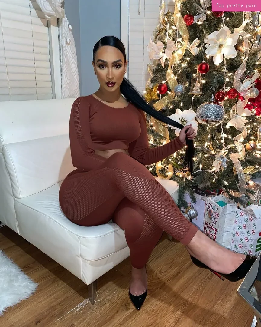 Omaima Benamre - Photo #25