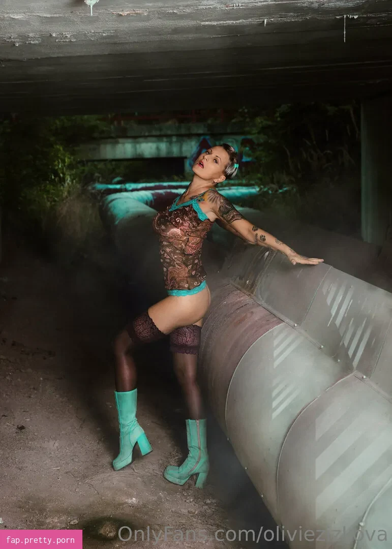 oliviezizkova - Photo #51