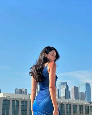Pardis Saremi content