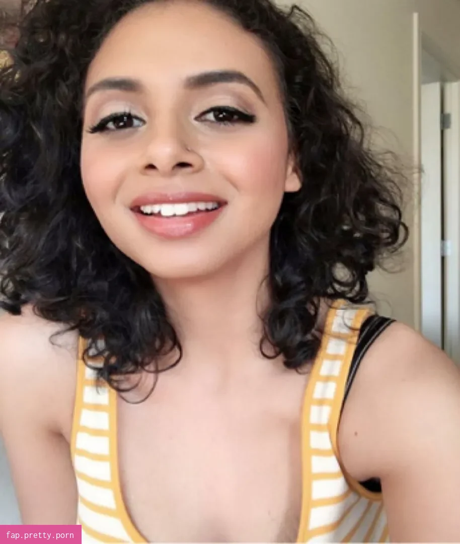 React GirlsYT - Photo #03