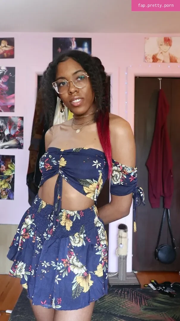 React GirlsYT - Photo #02