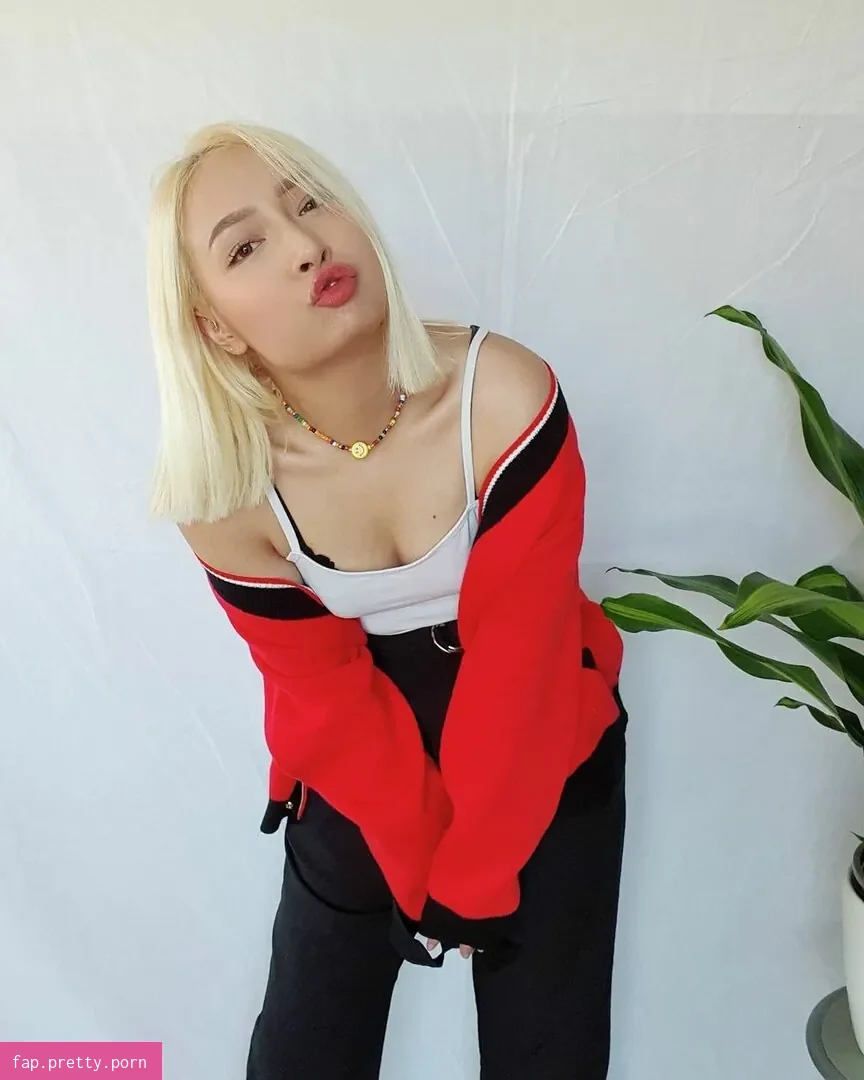 React GirlsYT - Photo #41