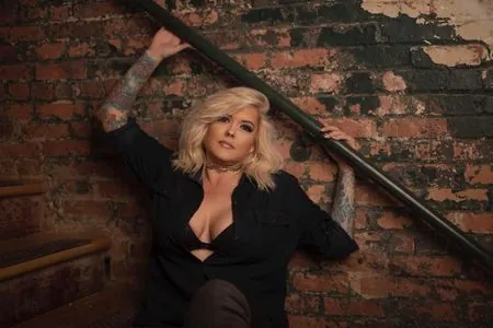 Rebecca Parrot content