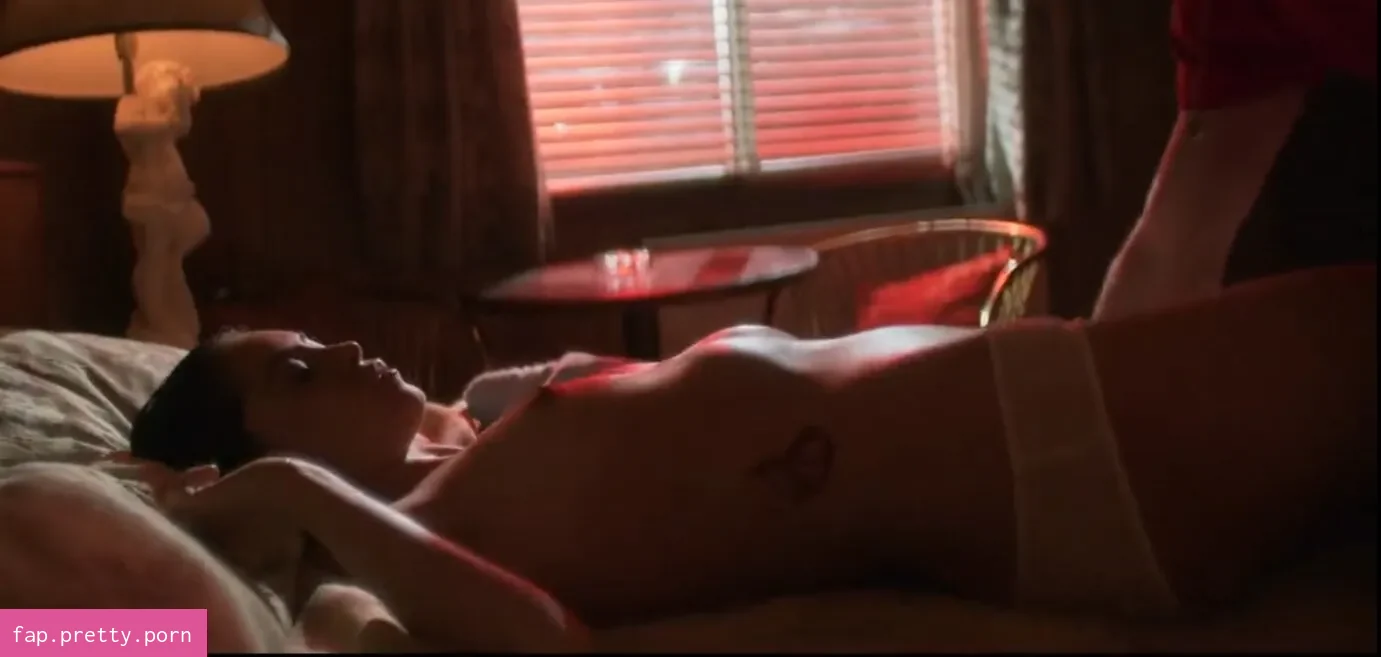 Rosa Salazar - Photo #01