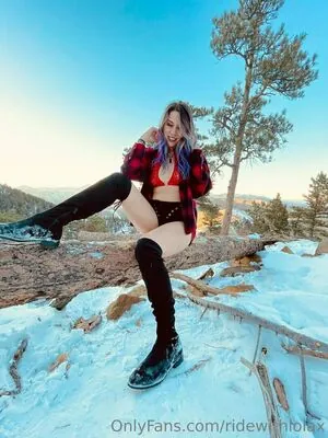 ridewithlola.x content