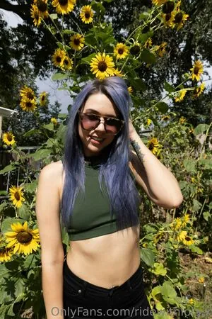 ridewithlola.x content