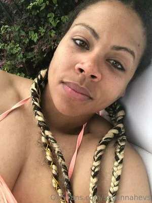 Savannah Evans content