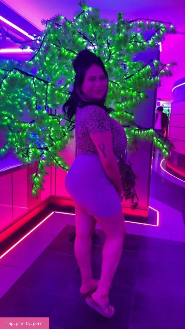 Sheila L - Photo #40