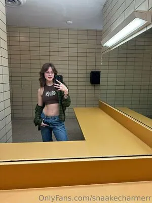 snaakecharmerr content