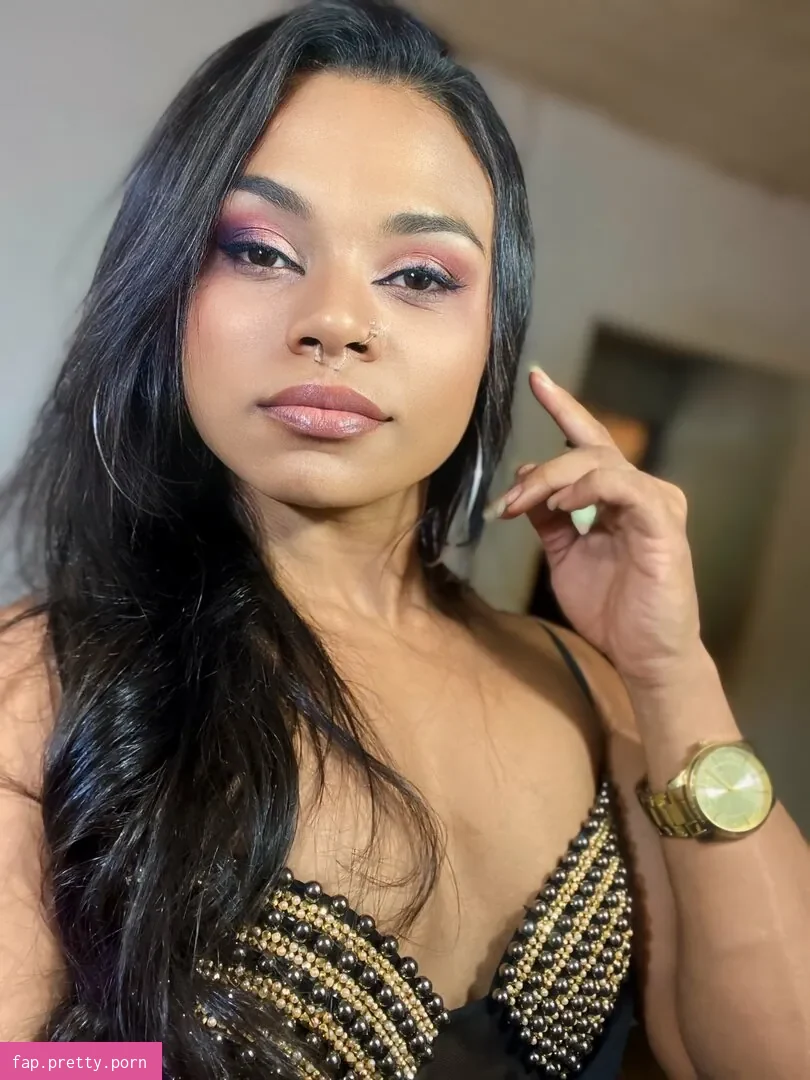 Sara Pikut - Photo #04