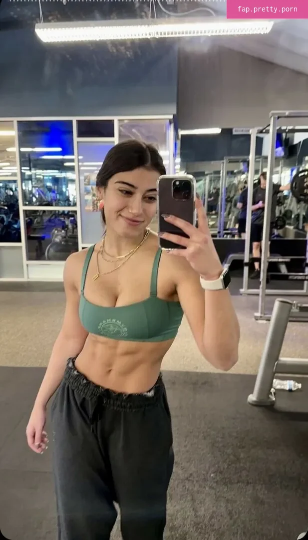 Sara Saffari - Photo #12