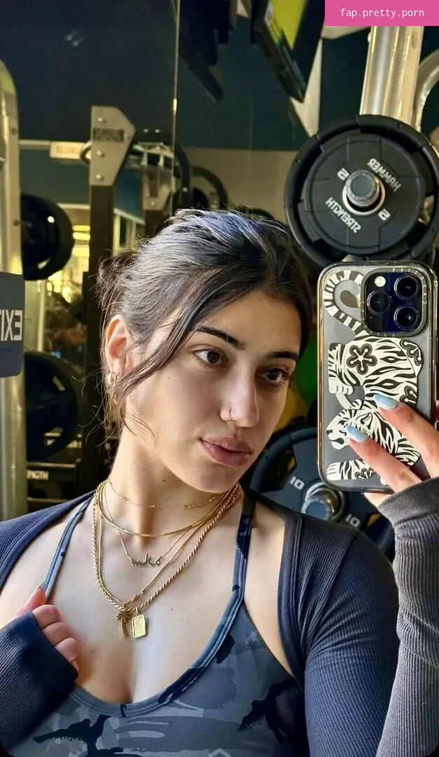 Sara Saffari - Photo #03