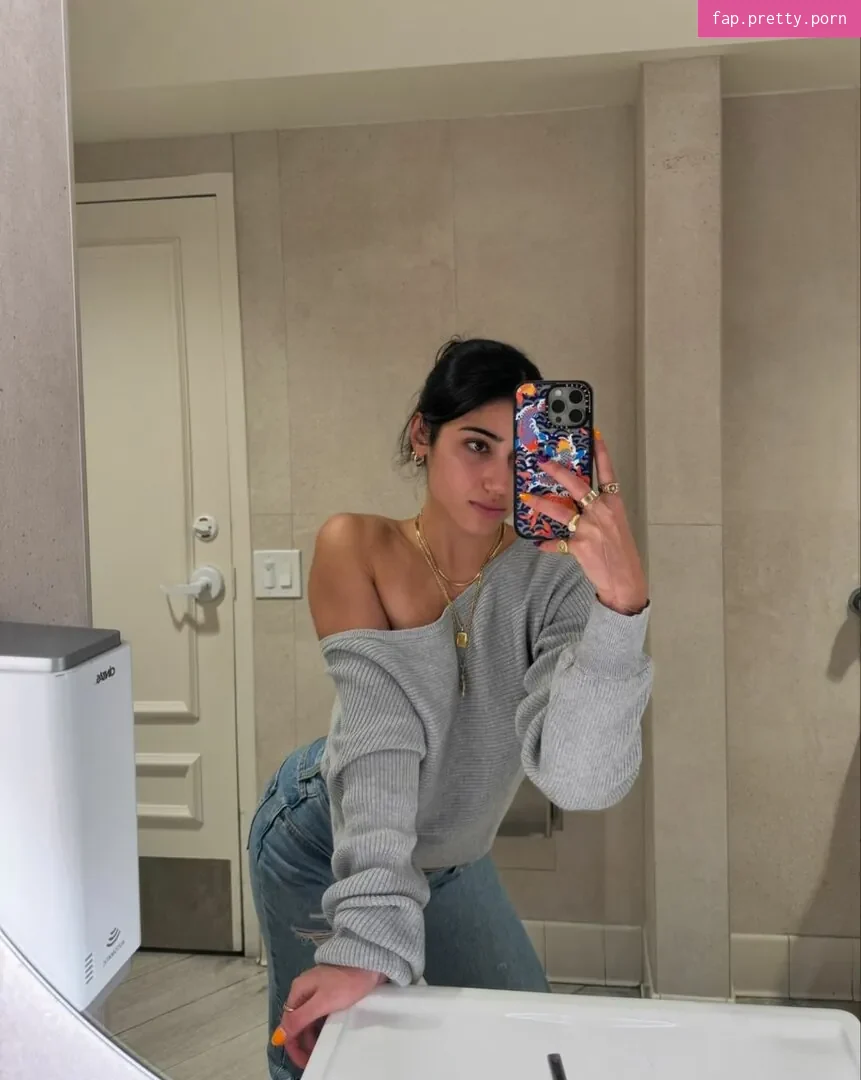 Sara Saffari - Photo #14