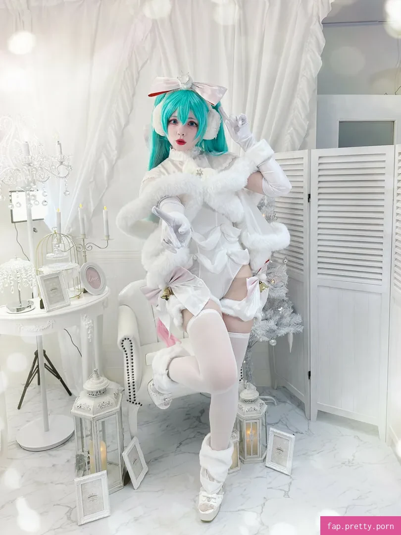 Saya Scarlet content