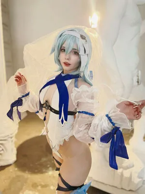 Saya Scarlet content