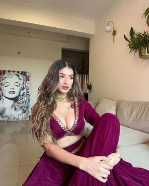 Shambhavi Singh content