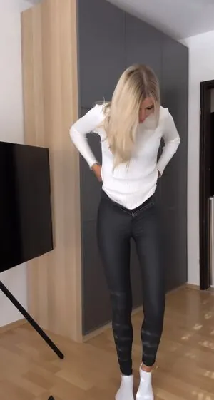 Sophia Schönherr content
