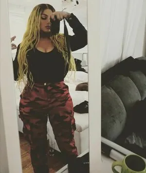 Snow Tha Product content