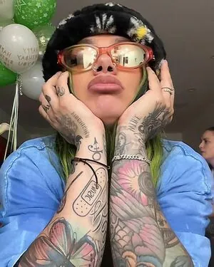 Snow Tha Product content