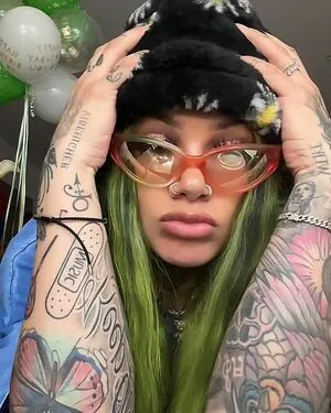 Snow Tha Product content