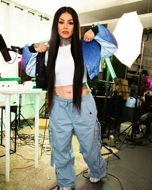 Snow Tha Product content