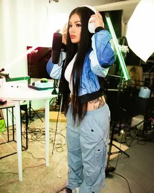 Snow Tha Product content