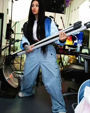 Snow Tha Product content