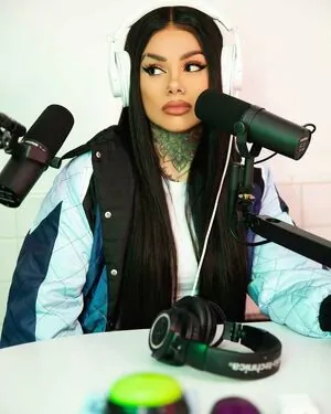 Snow Tha Product content
