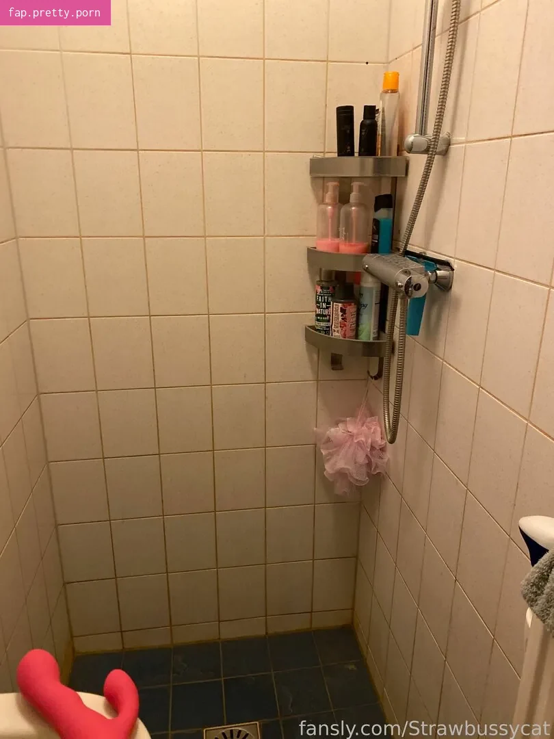 Strawbussycat - Photo #32