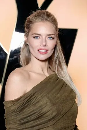 Samara Weaving content