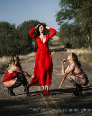 tush_andd_glitter content