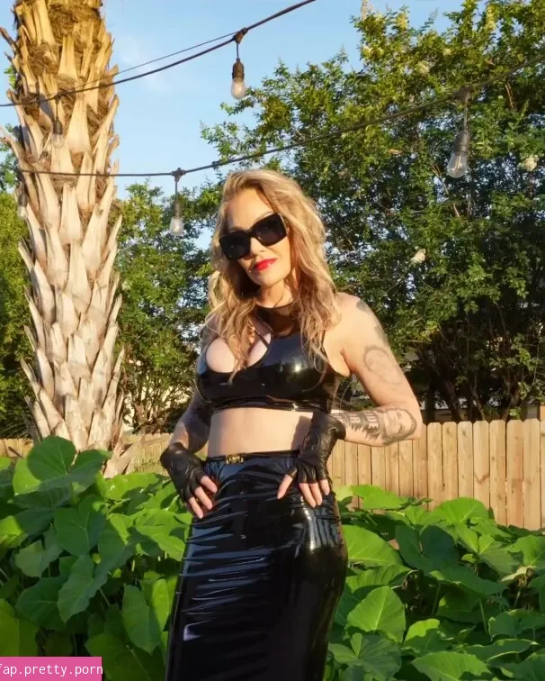 Tammie Frank - Photo #05