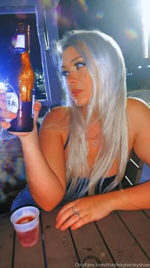 thaslinkytwinkyshow content